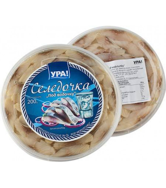 URA! Atlantic Herring Fillet Pieces Lightly Salted "Seledochka Pod Vodochku" in oil - 200g (best before 06.10.24)